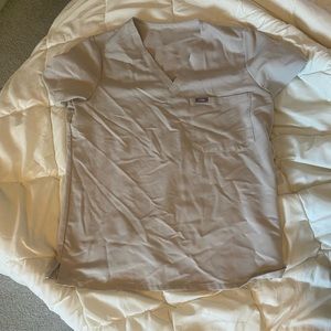 Figs scrub top in boulder